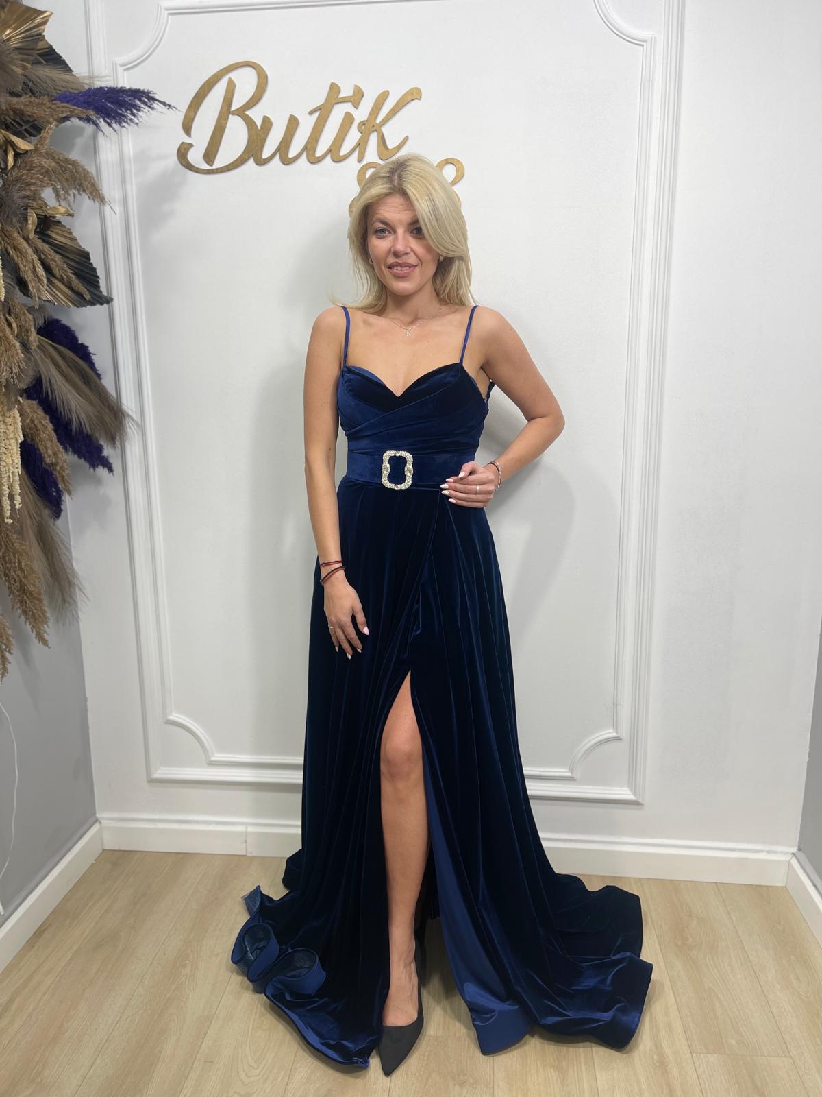 Rochie catifea si curea