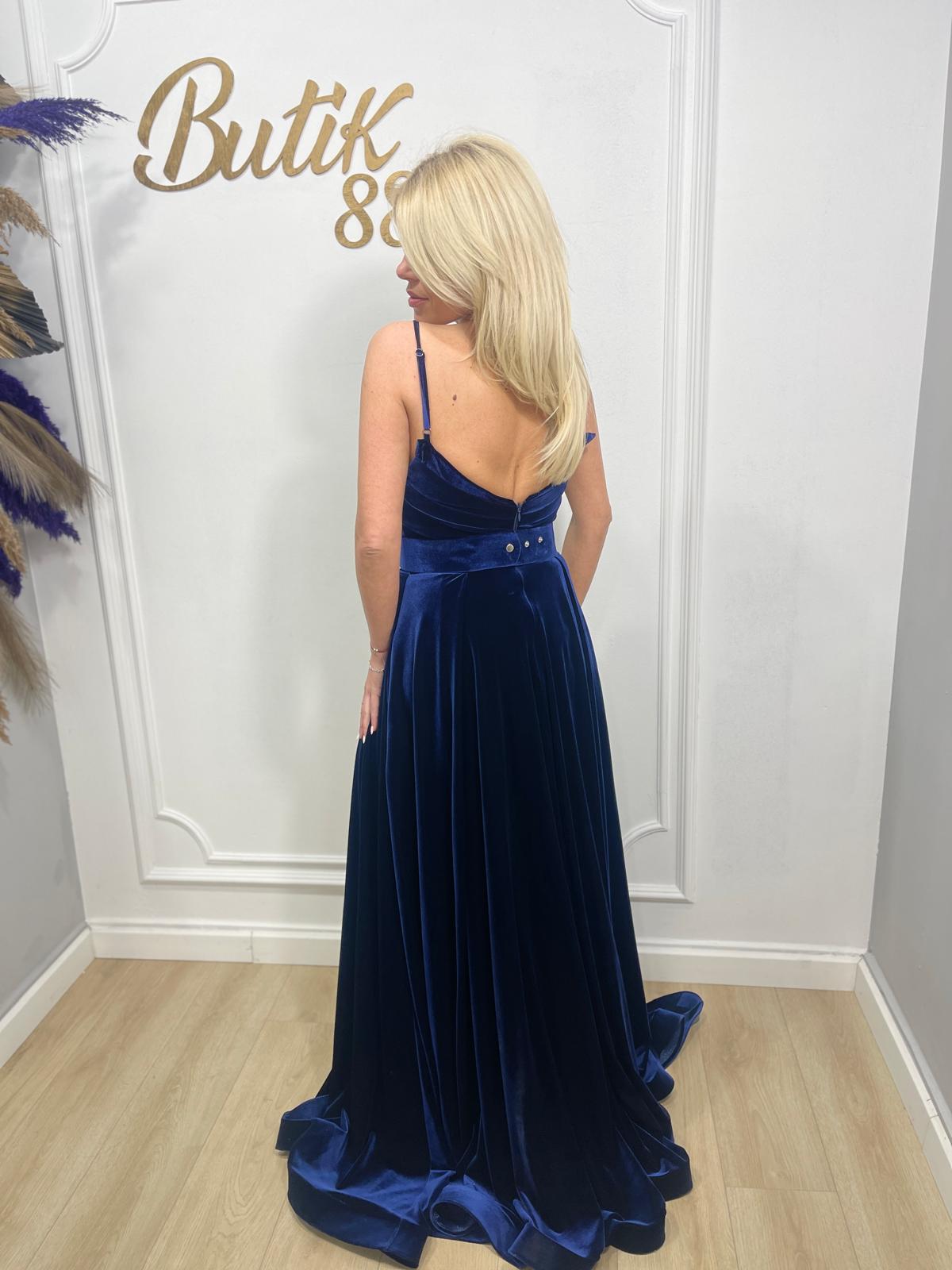 Rochie catifea si curea