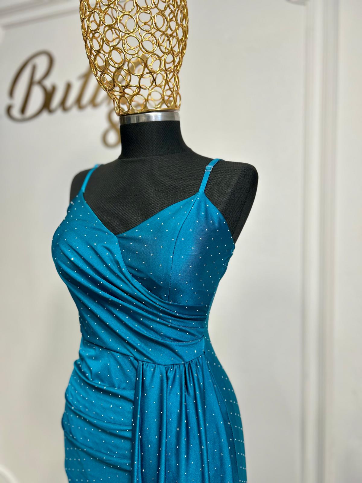 Rochie marime universala cu strasuri si trena