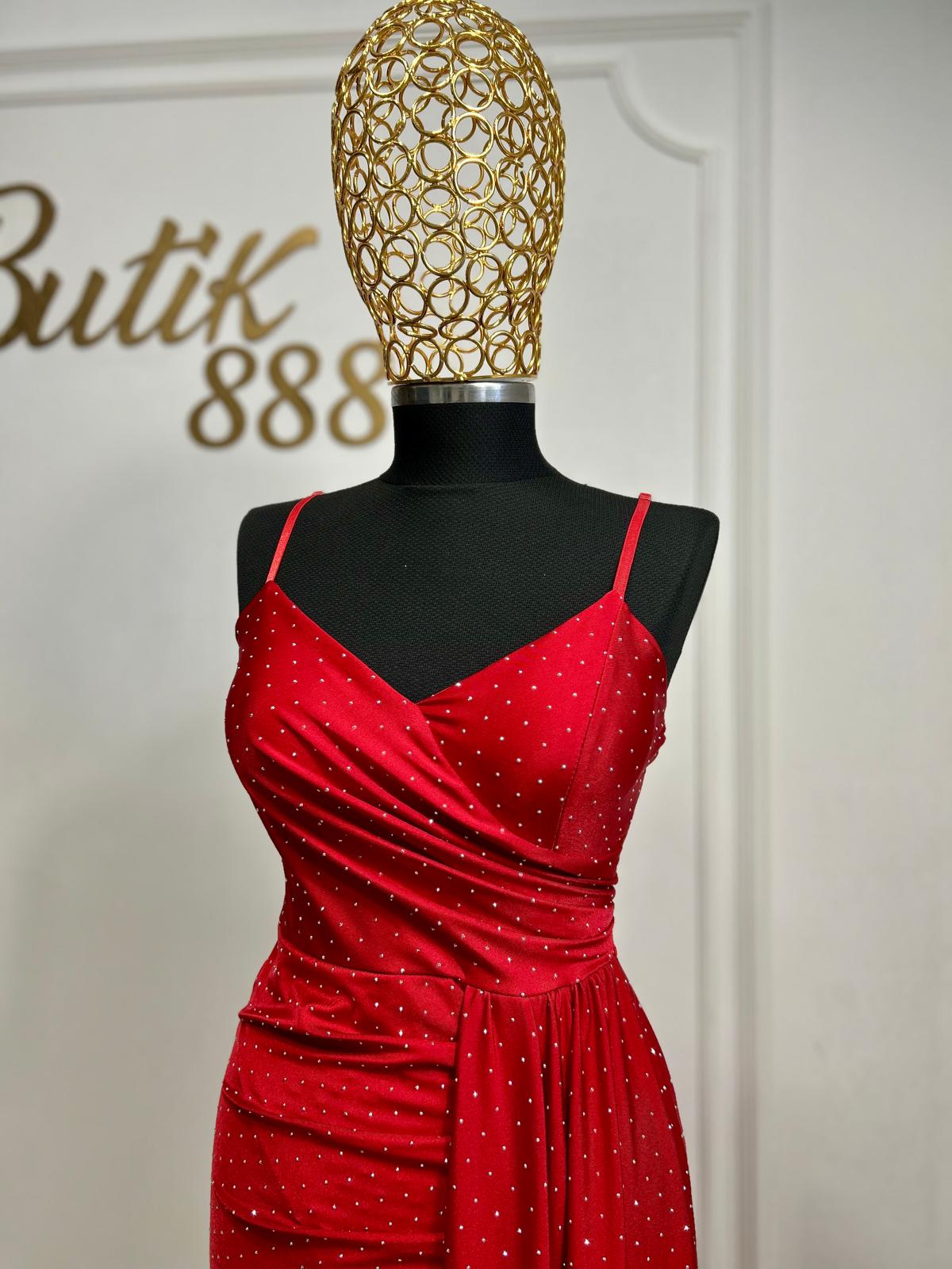 Rochie marime universala cu strasuri si trena