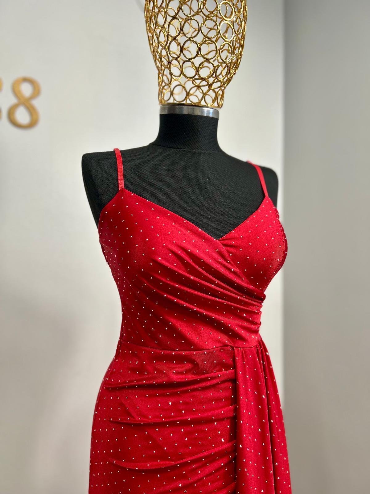 Rochie marime universala cu strasuri si trena